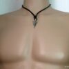 N4064e_collier_homme_tribal_cuir_fleche_metal_argent