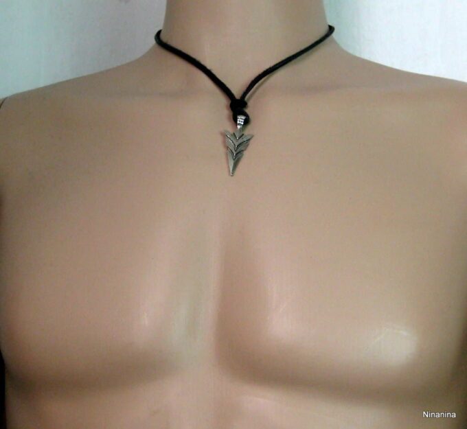 N4064e_collier_homme_tribal_cuir_fleche_metal_argent