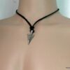 N4064f_collier_homme_tribal_cuir_fleche_metal_argent