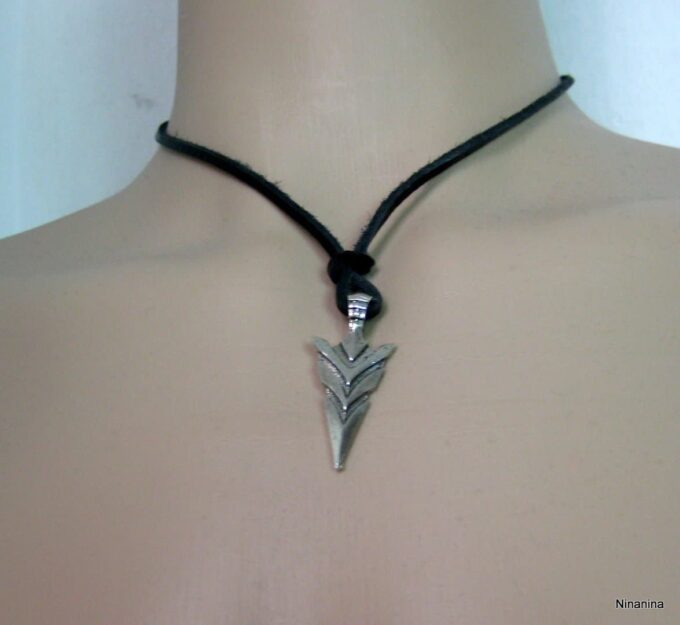 N4064m_collier_homme_tribal_cuir_fleche_metal_argent