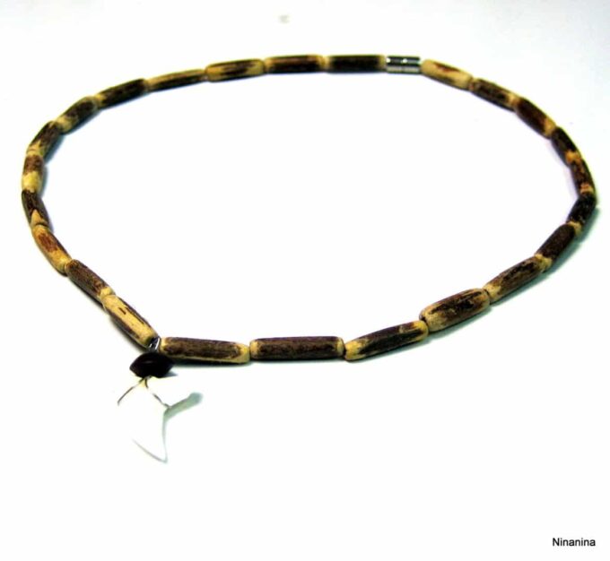 N4092b_collier_homme_dent_de_requin_et_perles_bois