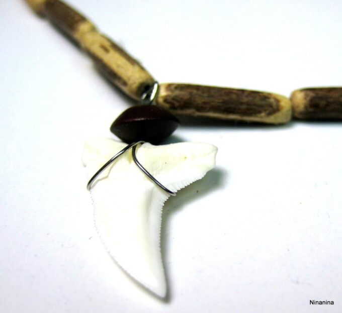 N4092e_collier_homme_dent_de_requin_et_perles_bois