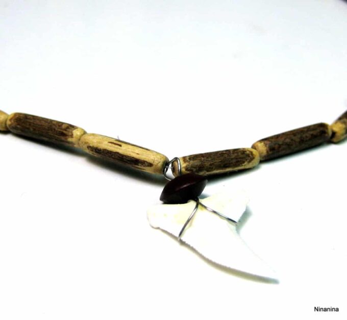 N4092h_collier_homme_dent_de_requin_et_perles_bois