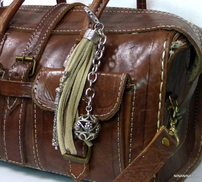 N4153terb_porte-cle_pompon_cuir_et_boule_argent