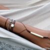 N4213B_Bracelet_de_pied_cordon_tube_os_blanc_casse_-_Bijoux_en_ligne_NINANINA-1