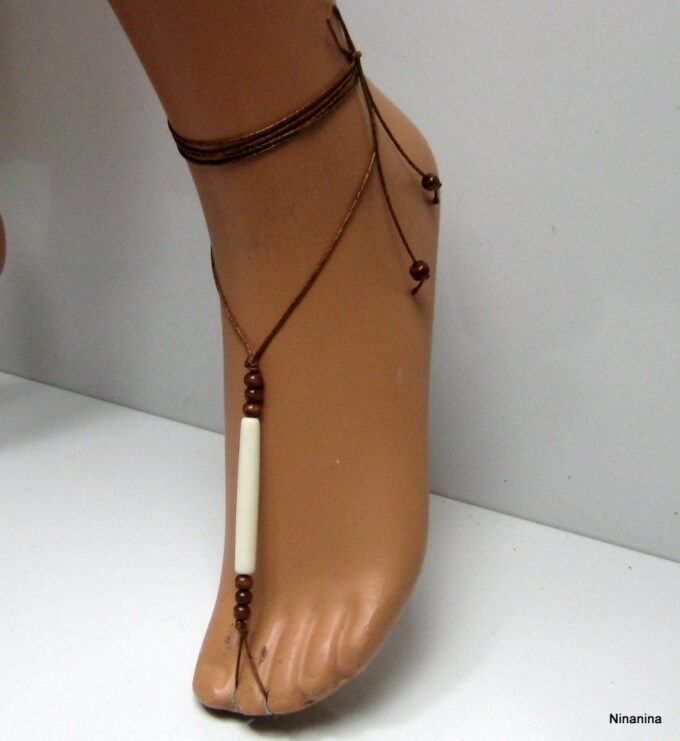 N4213d_bracelet_de_pied_cordon_et_corne_blanche-1