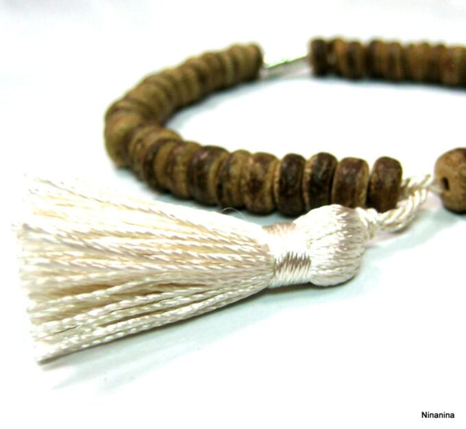 N4229g_bracelet_perles_bois_pompon_blanc-1