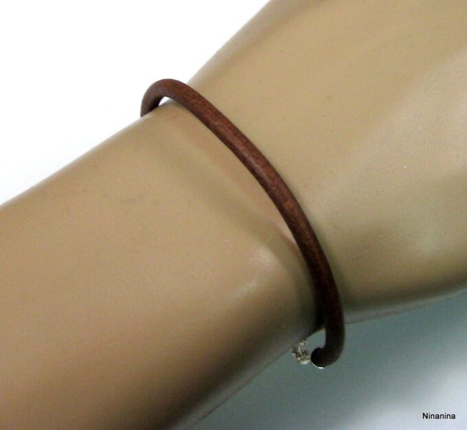 N4279j_Bracelet_cordon_cuir_plaque_argent_fermoir_crochet