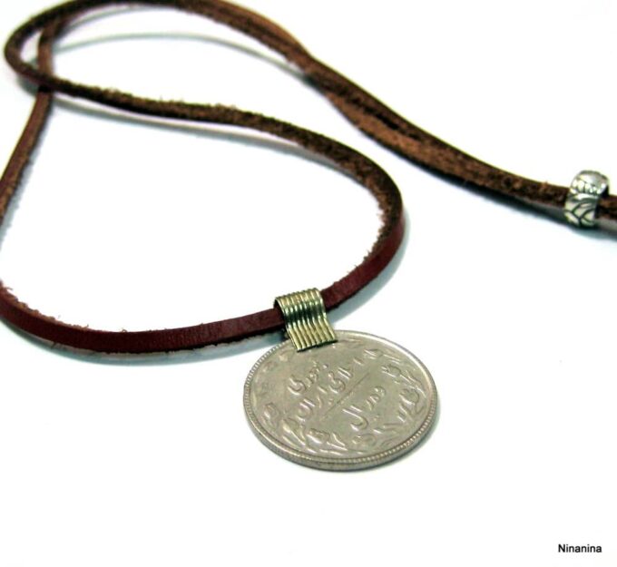 N4281a_collier_cordon_cuir_piece_metal_argent