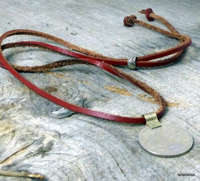 N4281tere_Collier_cuir_piece_tribale_metal_argent