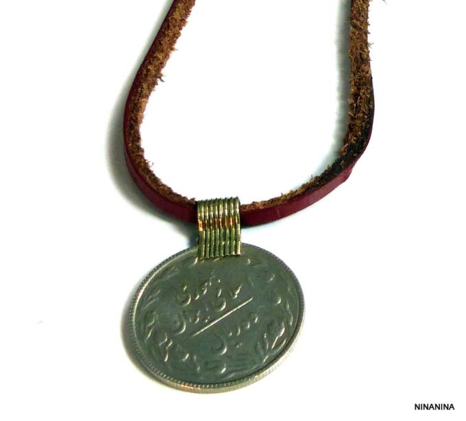 N4281terf_Collier_cuir_piece_tribale_metal_argent