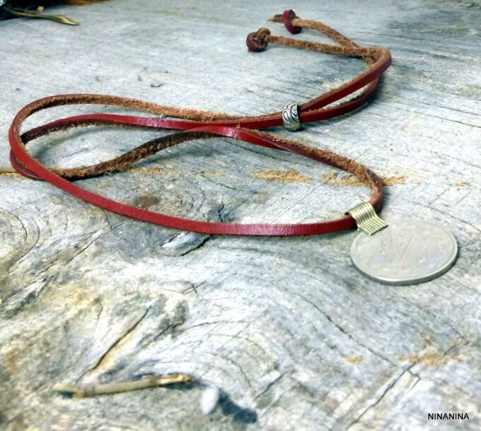 N4281terh_Collier_cuir_piece_tribale_metal_argent