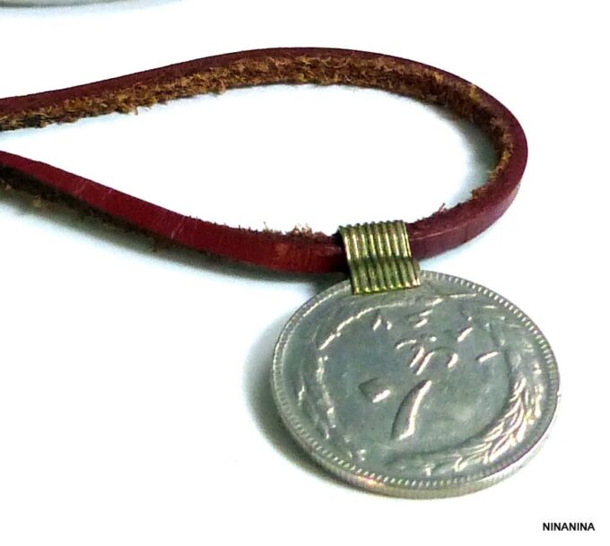 N4281terj_Collier_cuir_piece_tribale_metal_argent