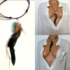 N4285_Collier_femme_cordon_cuir_plumes_multicolores_NINANINA