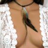N4285d_collier_cordon_cuir_plumes_multicolores