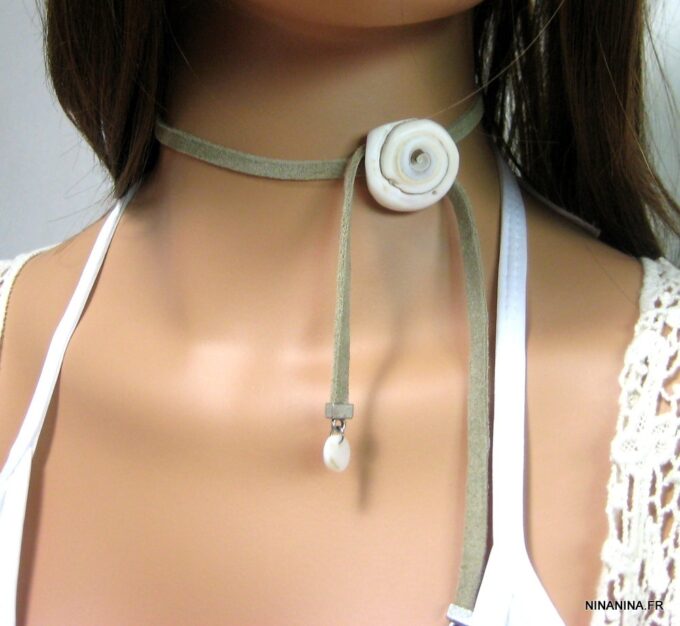 N4330c_collier_cordon_daim_coquillage
