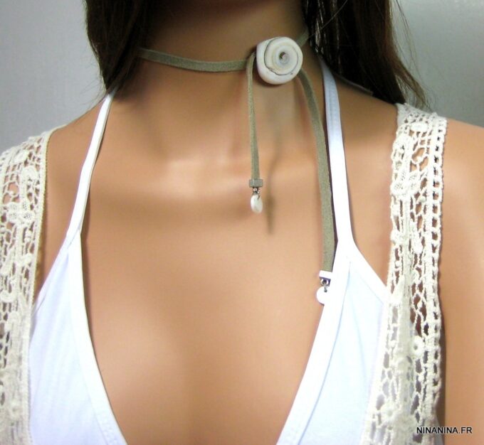 N4330f_collier_cordon_daim_coquillage