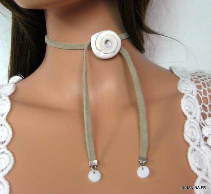 N4330h_collier_cordon_daim_coquillage