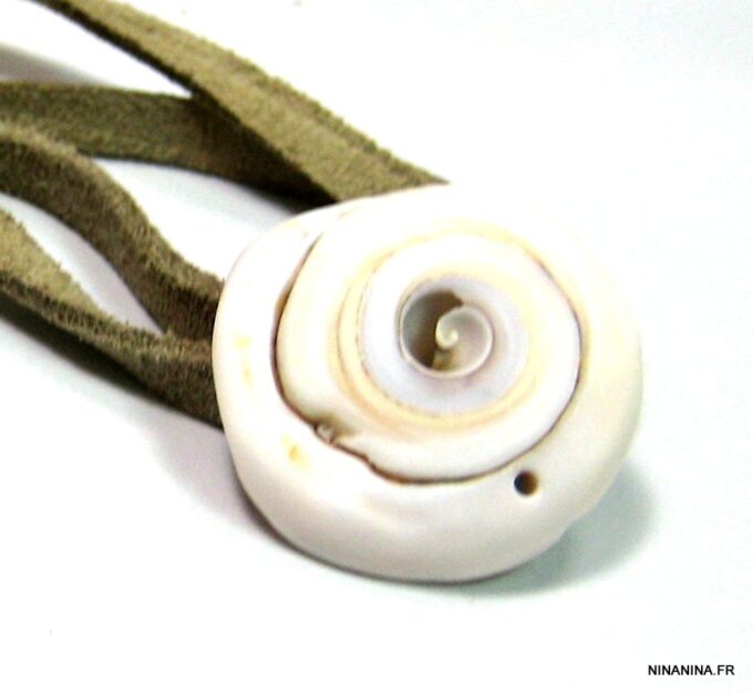 N4330p_collier_cordon_daim_coquillage