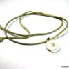 N4350b_collier_cordon_daim_et_coquillage_escargot_blanc-1