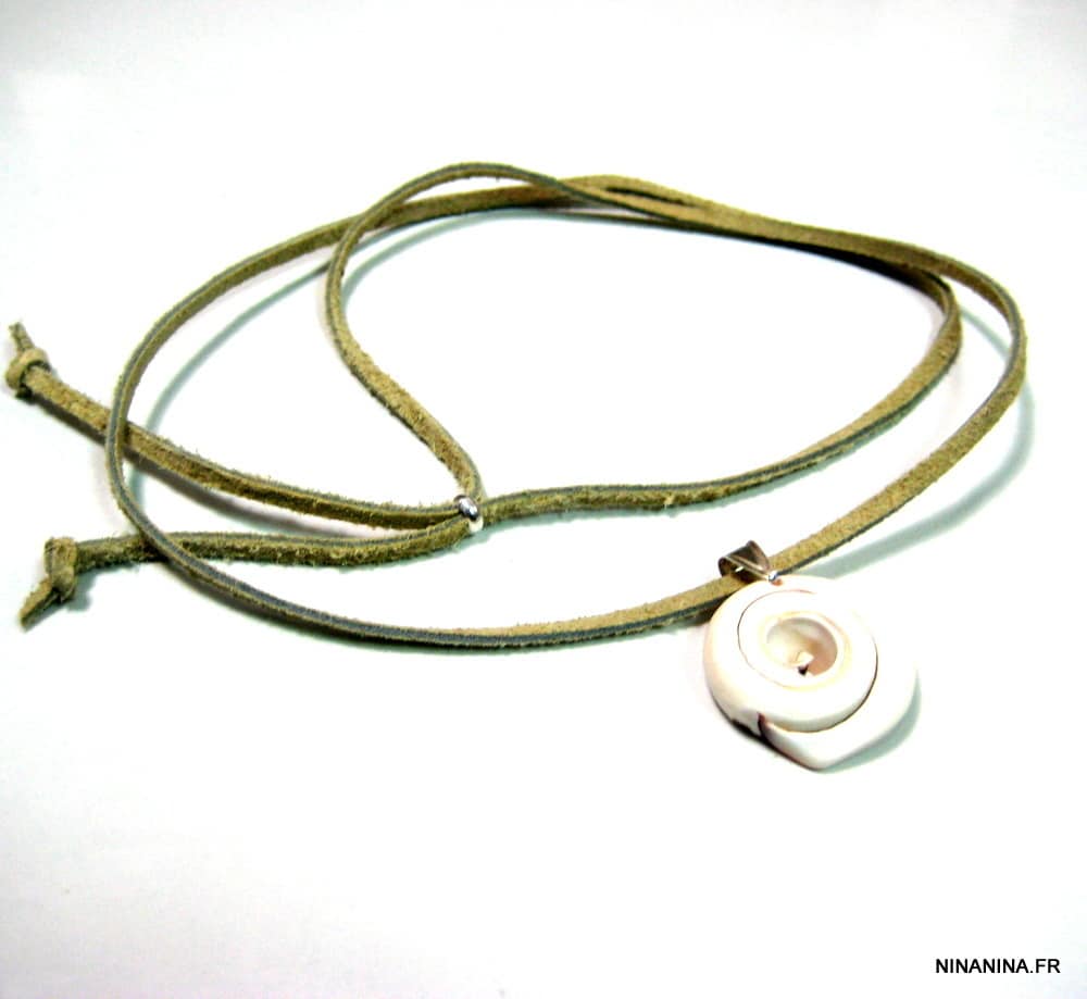 Collier coquillage femme artisanal sur cordon cuir réglable – Image 2
