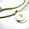 N4350m_collier_cordon_daim_et_coquillage_escargot_blanc-1