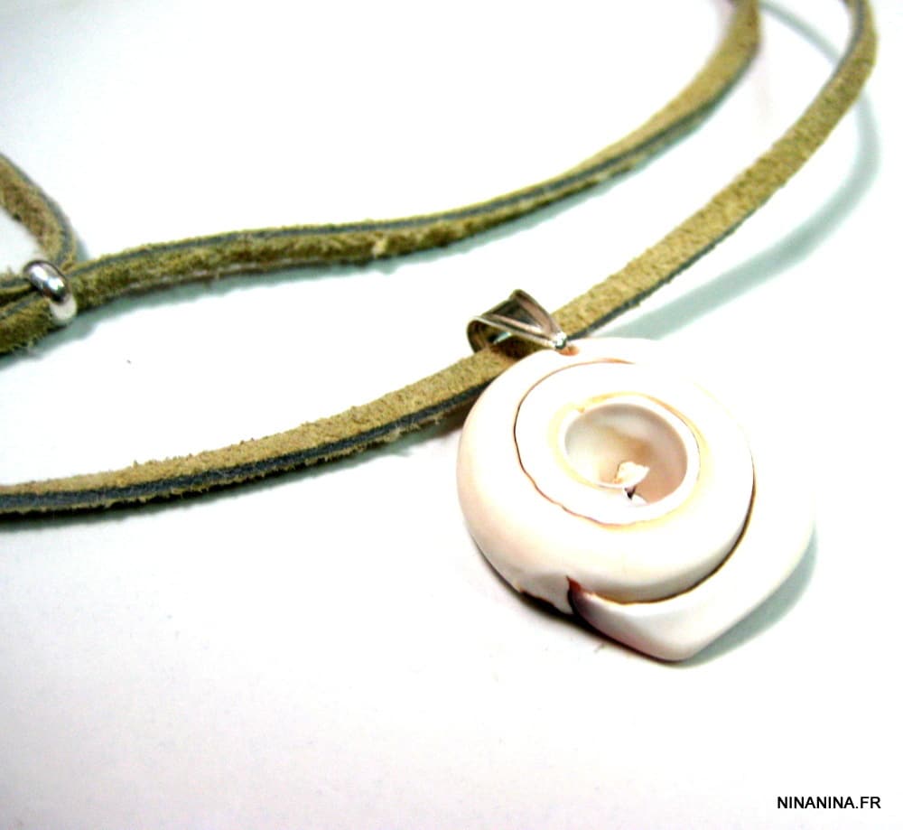 Collier coquillage femme artisanal sur cordon cuir réglable – Image 6