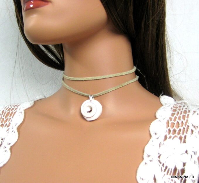 N4350s_collier_cordon_daim_et_coquillage_escargot_blanc-1