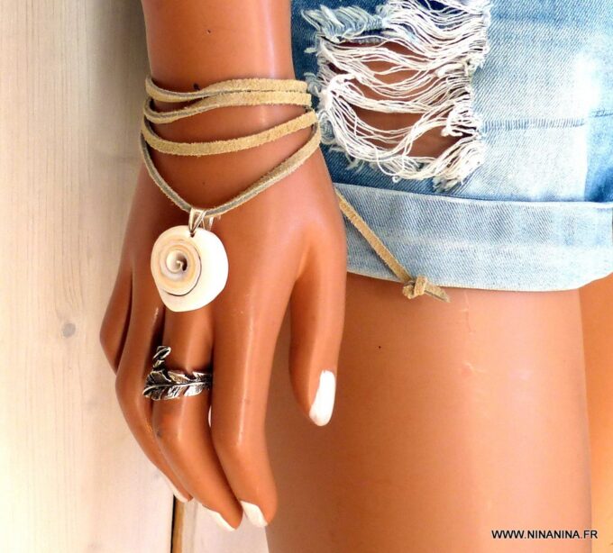 N4351_Bracelet_wrap_lacet_daim_coquillage_-_Bijoux_Bracelets_en_ligne_Ninanina