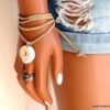 N4351b_Bracelet_wrap_lacet_daim_coquillage_-_Bijoux_Bracelets_en_ligne_Ninanina
