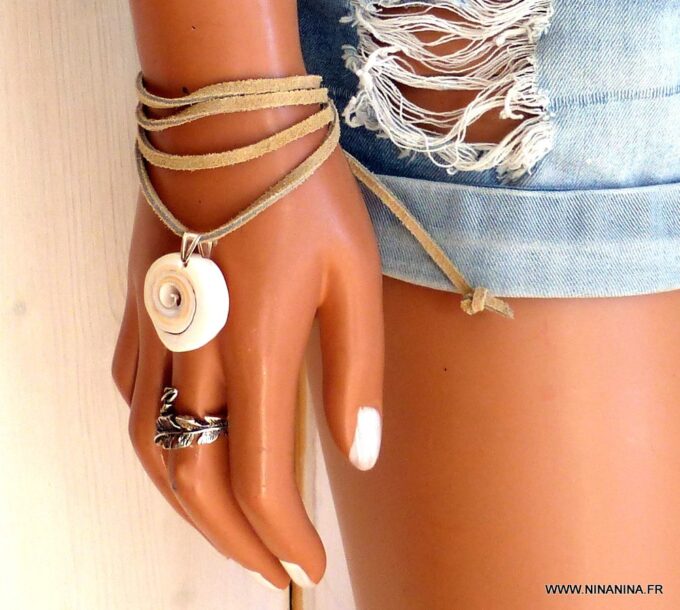 N4351b_Bracelet_wrap_lacet_daim_coquillage_-_Bijoux_Bracelets_en_ligne_Ninanina