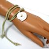 N4351d_bracelet_wrap_cordon_daim_et_coquillage_escargot_blanc