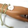 N4351g_bracelet_wrap_cordon_daim_et_coquillage_escargot_blanc