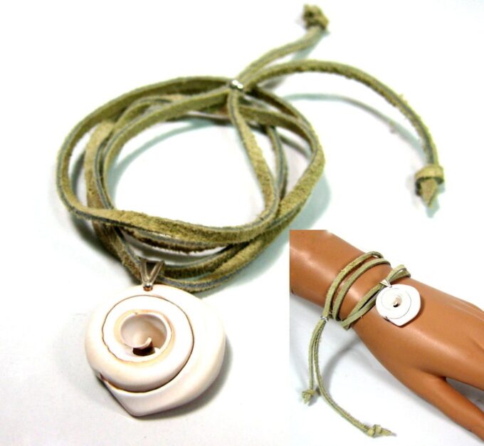 N4351k_bracelet_wrap_cordon_daim_et_coquillage_escargot_blanc