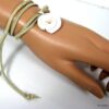 N4351l_bracelet_wrap_cordon_daim_et_coquillage_escargot_blanc
