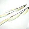 N4389b_boucles_doreilles_longues_plumes_blanches