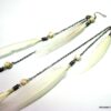 N4389c_boucles_doreilles_longues_plumes_blanches