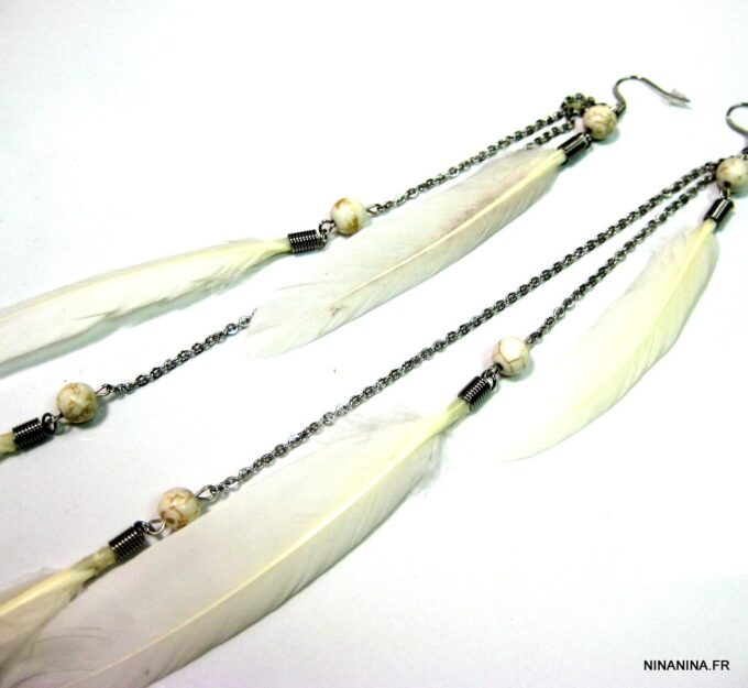 N4389c_boucles_doreilles_longues_plumes_blanches