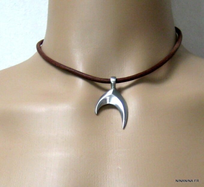 N4408d_collier_cordon_cuir_queue_baleine_acier