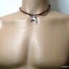N4408h_collier_cordon_cuir_queue_baleine_acier