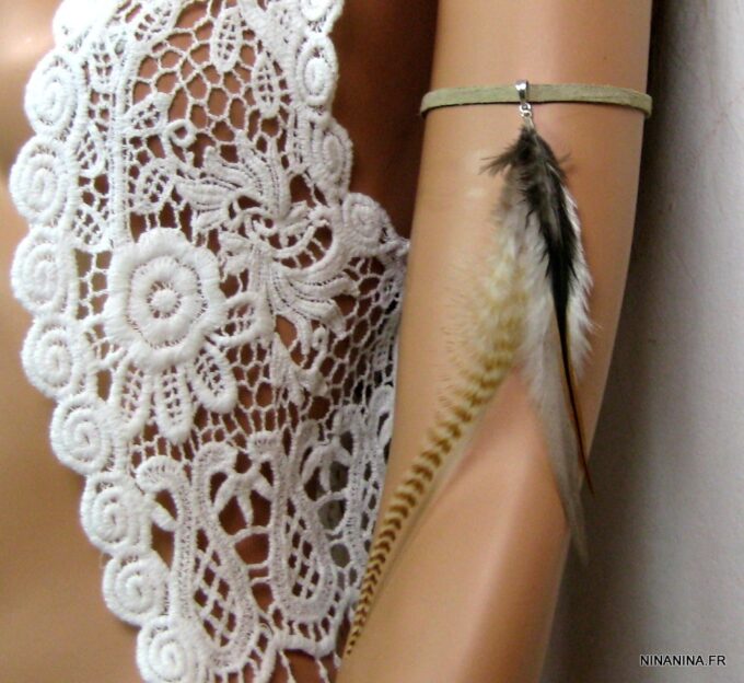 N4461b_bracelet_de_biceps_daim_et_longues_plumes-1