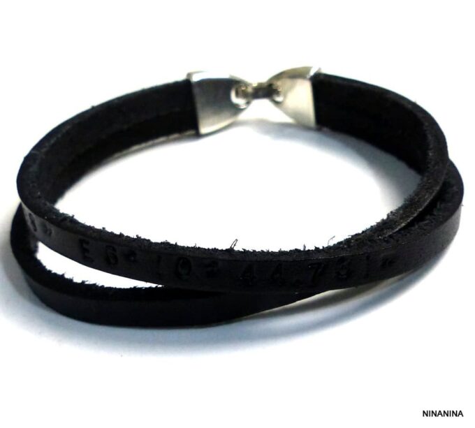N4473a_Bracelet_homme_cuir_personnalise_coordonnees_position_GPS_fermoir_metal_argent-1
