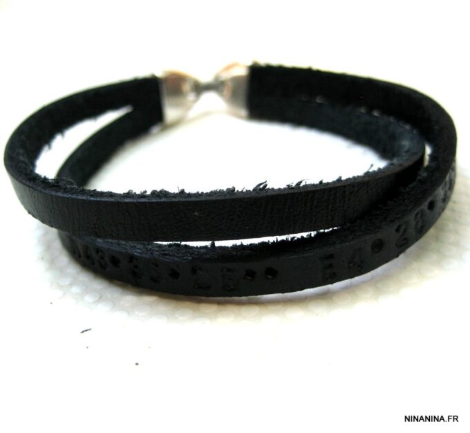 N4473e_bracelet_cuir_personnalise_position_GPS-1