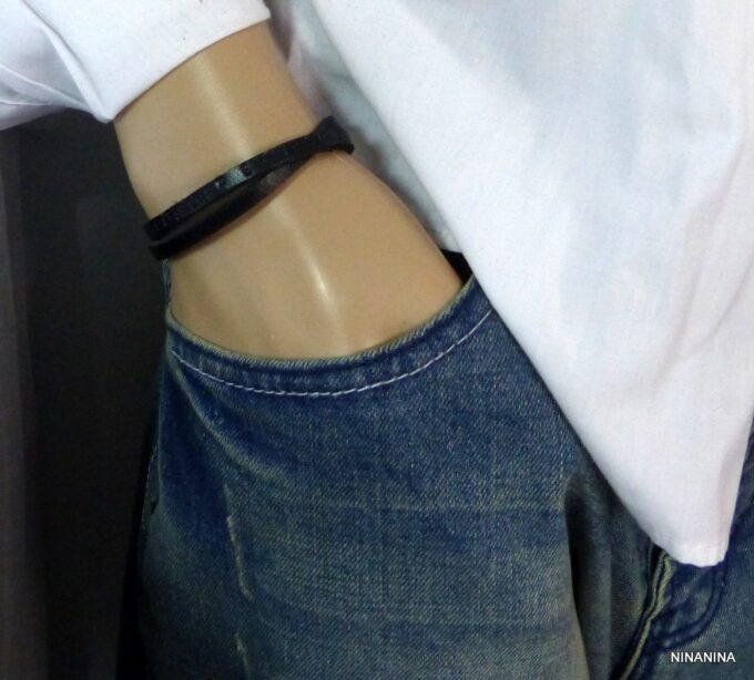 N4473f_Bracelet_homme_cuir_personnalise_coordonnees_position_GPS_fermoir_metal_argent-1