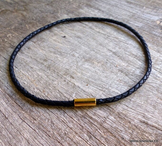 N4503b_Collier_homme_cuir_tresse_noir_fermoir_aimante_acier_inoxydable_dore_NINANINA