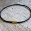 N4503d_Collier_homme_cuir_tresse_noir_fermoir_aimante_acier_inoxydable_dore_NINANINA