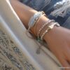 N4547a_Bracelet_wrap_metal_argente_nacre_blanche_-_Bijoux_en_ligne_NINANINA