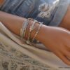 N4547d_Bracelet_wrap_metal_argente_nacre_blanche_-_Bijoux_en_ligne_NINANINA