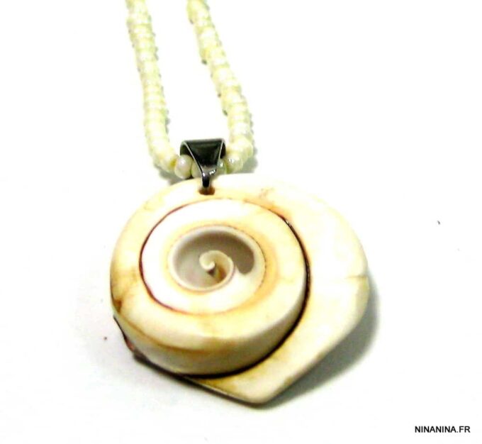 N4574a_chaine_de_taille_rocailles_blanches_et_coquillage