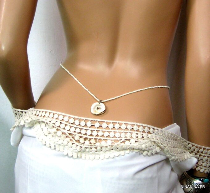 N4574c_chaine_de_taille_rocailles_blanches_et_coquillage